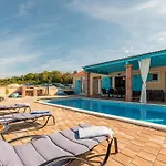 וילה Stone Jurenda With Pool Debeljak