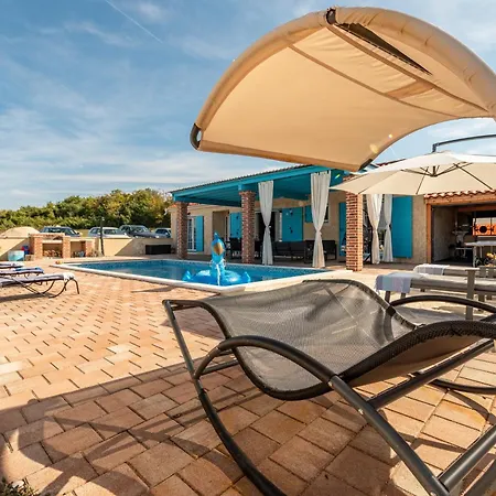 Stone Jurenda With Pool * Debeljak