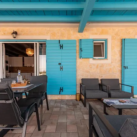 Stone Jurenda With Pool וילה