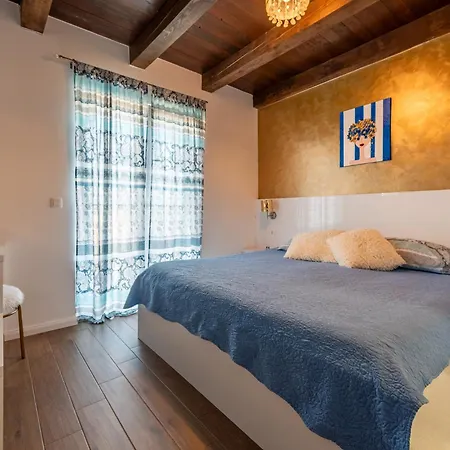 Stone Jurenda With Pool * Debeljak