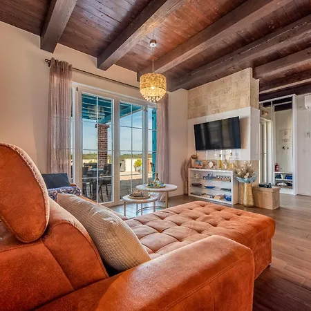 Stone Jurenda With Pool Villa *