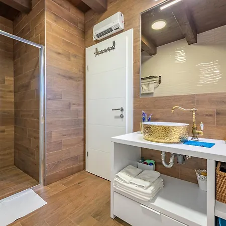 Stone Jurenda With Pool *