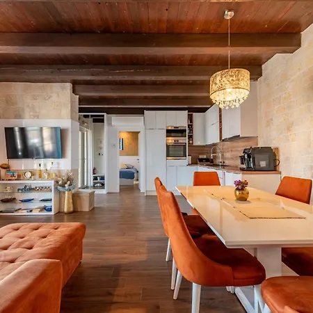 Stone Jurenda With Pool Villa