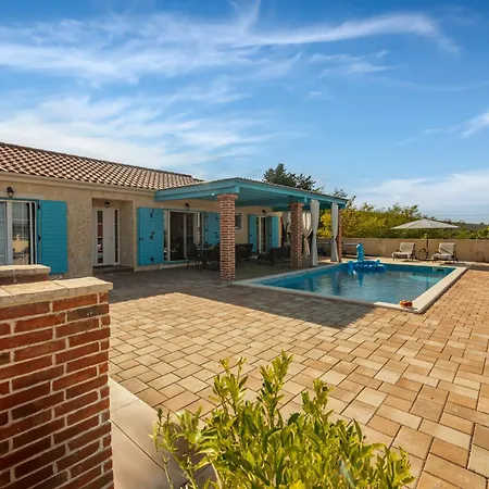 Stone Jurenda With Pool וילה *