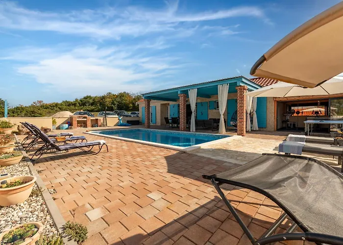 Stone Jurenda With Pool *