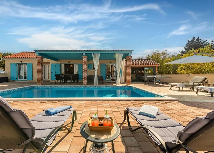 Stone Jurenda With Pool Вилла *