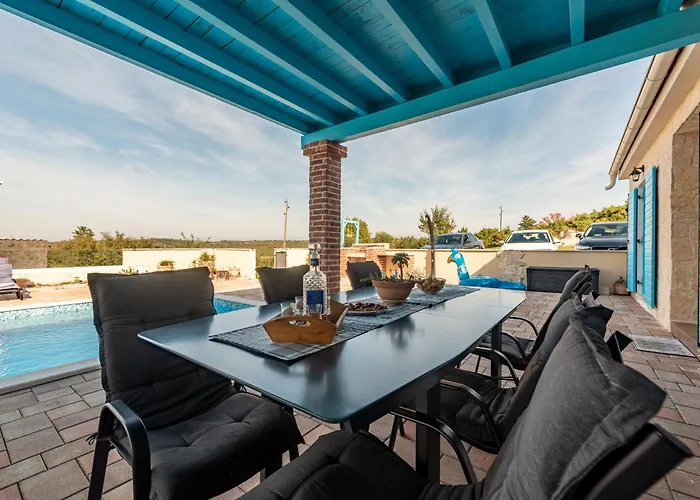 Stone Jurenda With Pool *