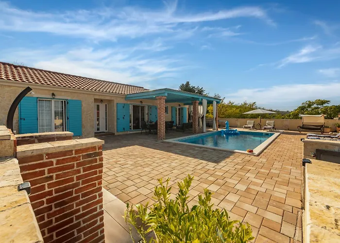 Stone Jurenda With Pool Вилла *