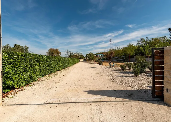 Вилла Stone Jurenda With Pool Debeljak