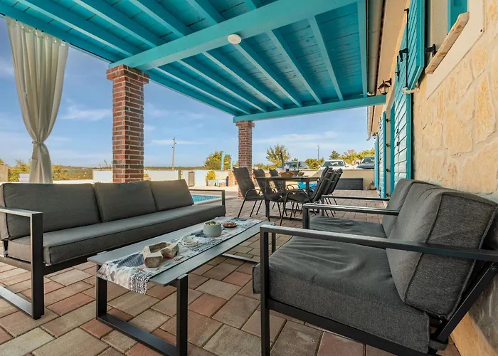 Stone Jurenda With Pool *