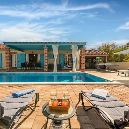 Stone Jurenda With Pool Βίλα *