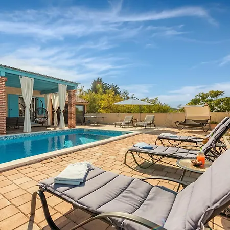 Stone Jurenda With Pool *