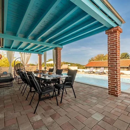 Stone Jurenda With Pool * Debeljak