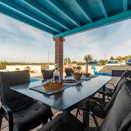 Stone Jurenda With Pool *