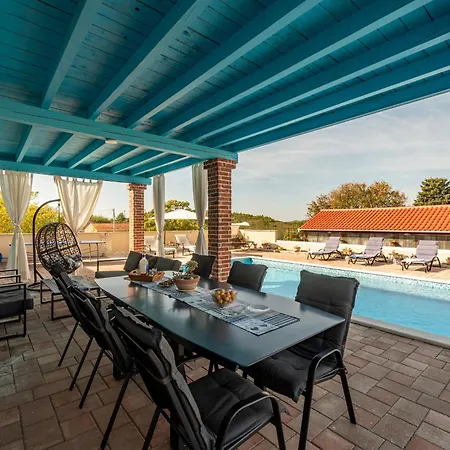 Βίλα Stone Jurenda With Pool *