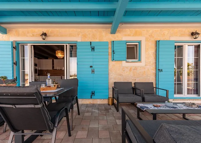 Stone Jurenda With Pool Villa