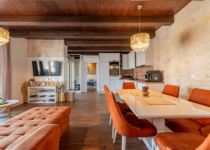 Stone Jurenda With Pool Villa